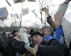 The participants of game catch a money