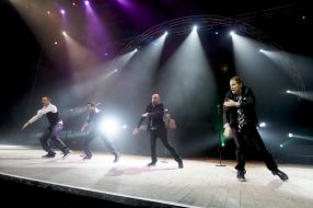 Хауи Дороу, Брайан Литтрелл, Эй Джей Маклин и Ник Картер