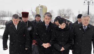 Victor Yushchenko during the laying-on of flowers