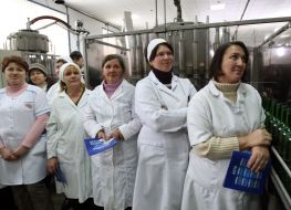 Employees of vine-making factory