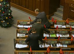 Народные депутаты от КПУ голосуют