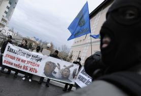 Участники марша против нелегальной миграции