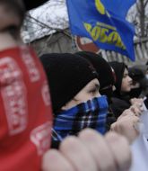 Участники марша против нелегальной миграции