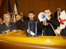 Deputies of Crimea Parliament lock a tribune