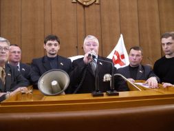 Deputies of Crimea Parliament lock a tribune