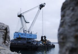 Building derrick-boat