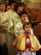 Служки моляться