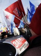 Пожилая женщина с магнитофоном