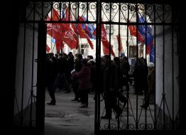 Участники марша против фашизма