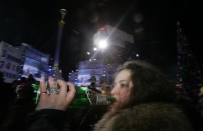 Girls drinks champagne from a bottle