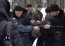 The employees of militia detain the violator