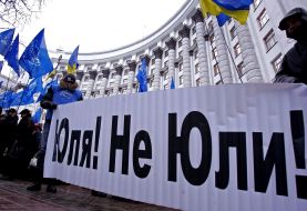 Picketing of building of Cabinet