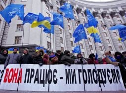 Picketing of building of Cabinet