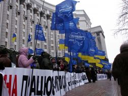 Picketing of building of Cabinet