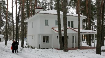 A cottage in child’s small town SOS