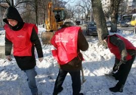Activists of ”Block Klichko” clear snow