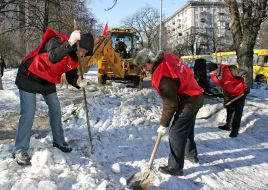 Activists of ”Block Klichko” clear snow