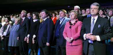 Viktor Yuschenko, Vera Ulyanchenko, Petr Poroshenko, Marina Poroshenko and Irina Vannikova