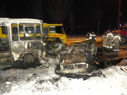 Обгоревшие автомобили