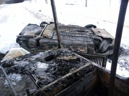 Обгоревший автомобиль