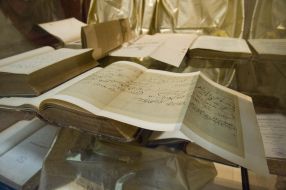 Экспонаты выставки ”Спасенные, сохраненные и возвращенные”