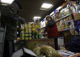 Trade at Zhytniy market