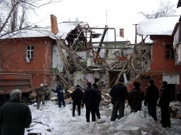 Emergencies Ministry officers dismantled rubble at the blast site
