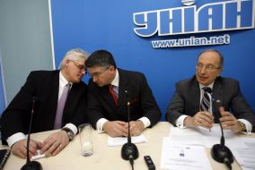 Норберт Иван, Джеймс Безан и Богдан Онищук