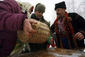 Учасники святкування Масляної