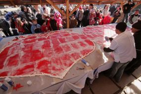 Children look after preparation of fruit jellies