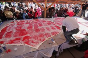 Children look after preparation of fruit jellies
