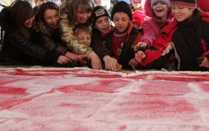 Children take apart the pieces of fruit jellies
