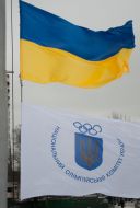 Государственный флаг Украины и флаг национального Олимпийского Комитета Украины