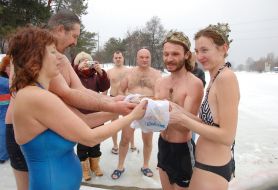 Winter swimmers’ wedding