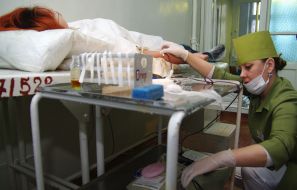 Volunteer donates blood