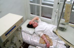 Volunteer donates blood