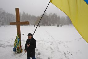 Пам’ятний хрест Олені Теліги