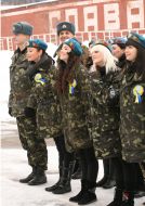 Девушки в военной форме