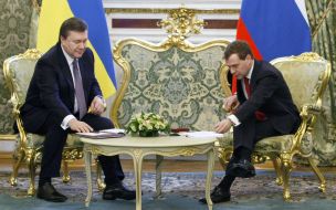 Виктор Янукович и Дмитрий Медведев