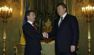 Виктор Янукович и Дмитрий Медведев