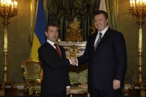 Виктор Янукович и Дмитрий Медведев