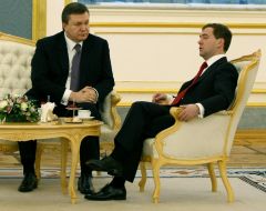 Виктор Янукович и Дмитрий Медведев