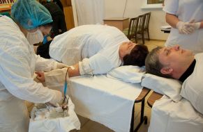 Volunteer donates blood