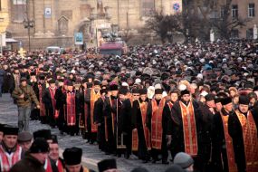 Members of the Cross prayer roads