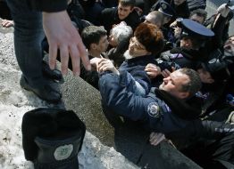 Столкновение между участниками митинга и милиционерами