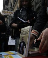 Стенд з книгами на продаж