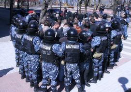 Сотрудники ”Беркута”