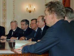 Viktor Zubkov, Mikhail Zurabov, Aleksey Miller and Vladimir Putin