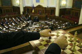 Journalists play chess