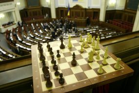 Journalists play chess